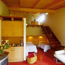 Los Manzanos - bungalows - camping - restaurante. Oleiros. A Coruña. Interior bungalow grande